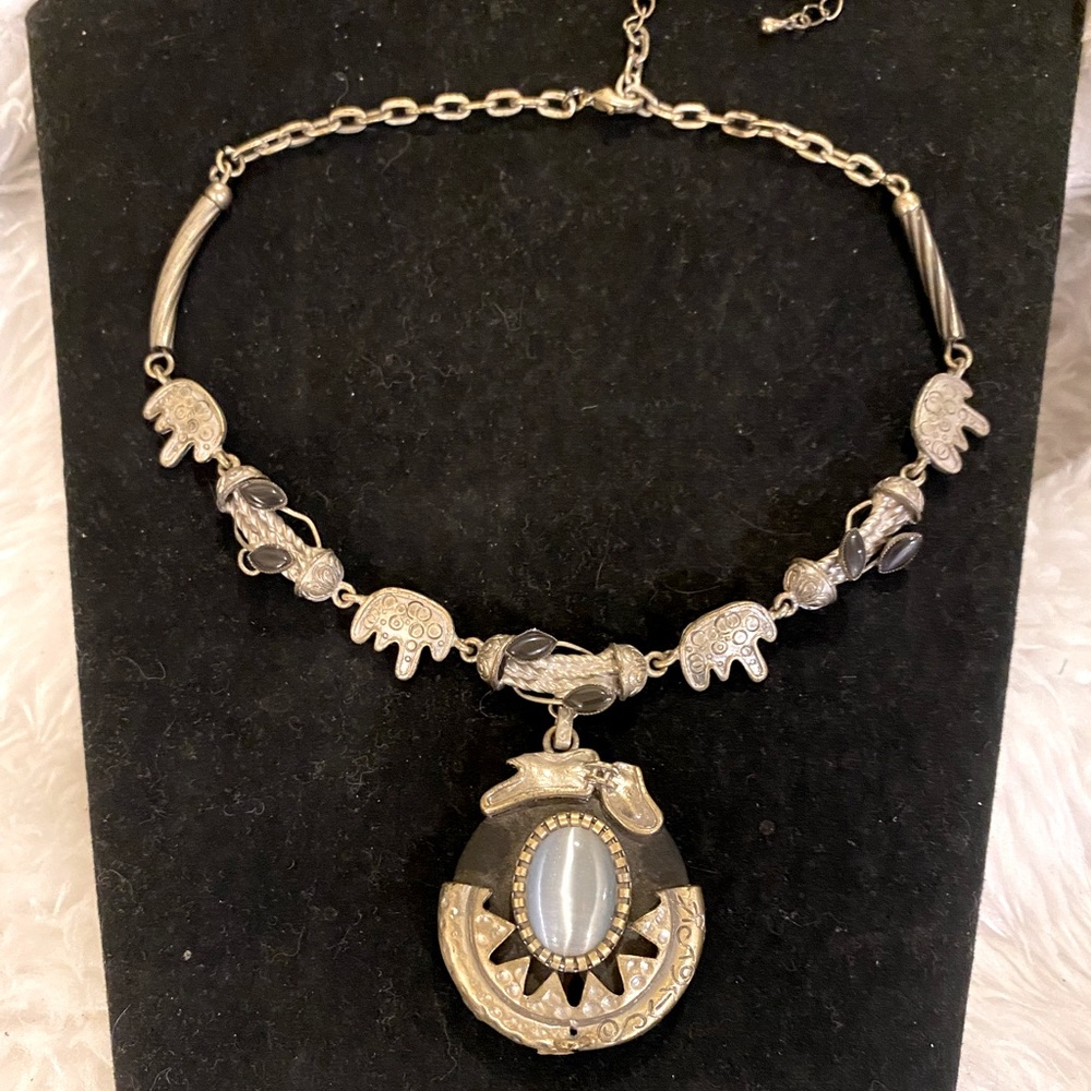 NWOT Cats Eye Necklace